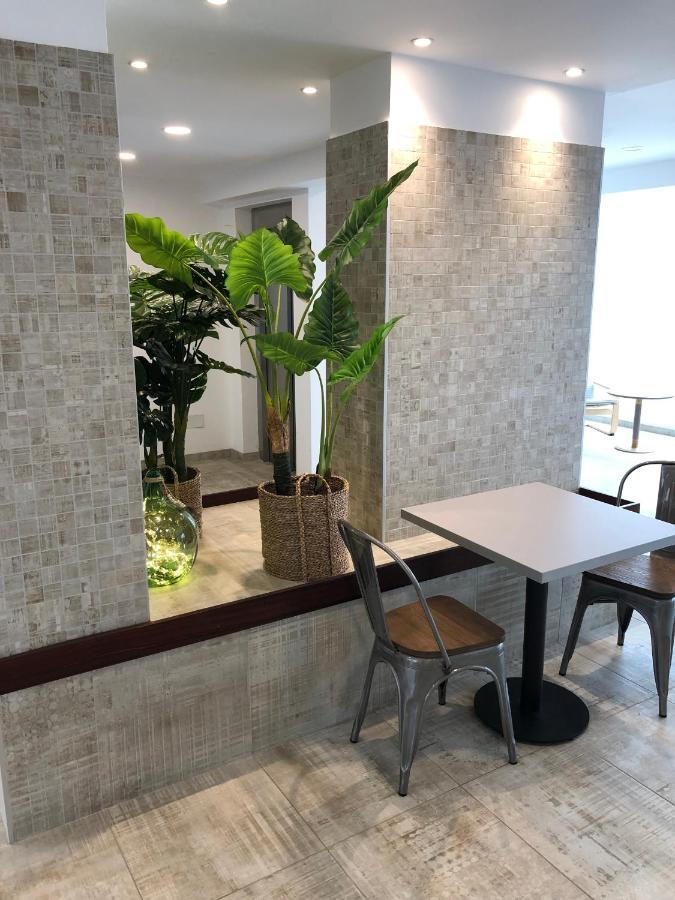 Hostal Rosalia San Antonio  Eksteriør bilde